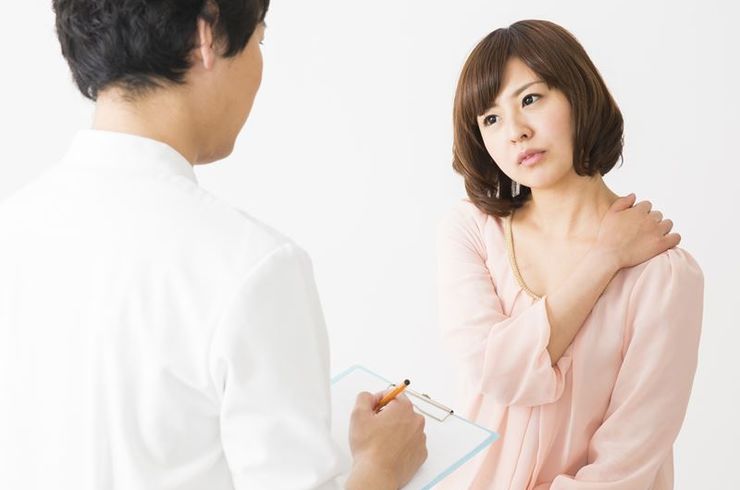 肩こりが悩みの女性